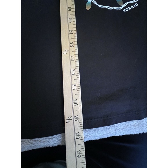 Torrid 0 Skull Christmas Lights Graphic T-Shirt Women's Size 12 Black NWT - Picture 3 of 11